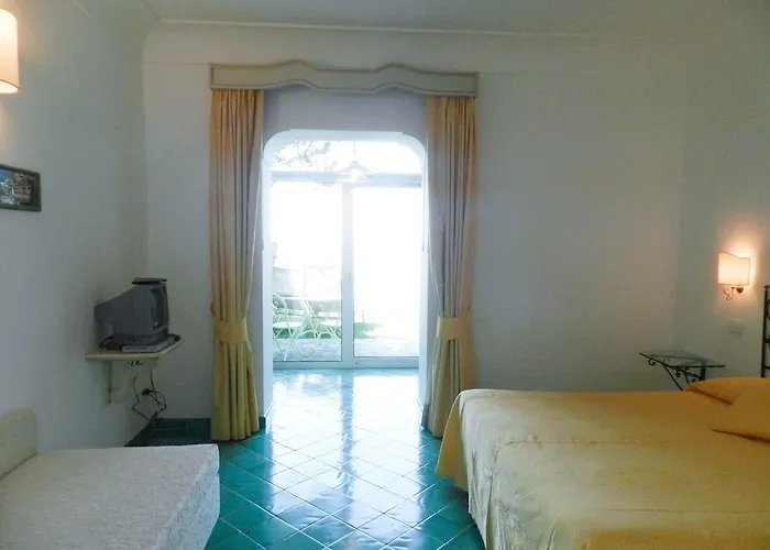 Bacio Del Sole לינה וארוחת בוקר 4*