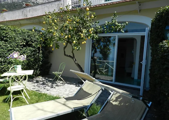 לינה וארוחת בוקר Bacio Del Sole 4*